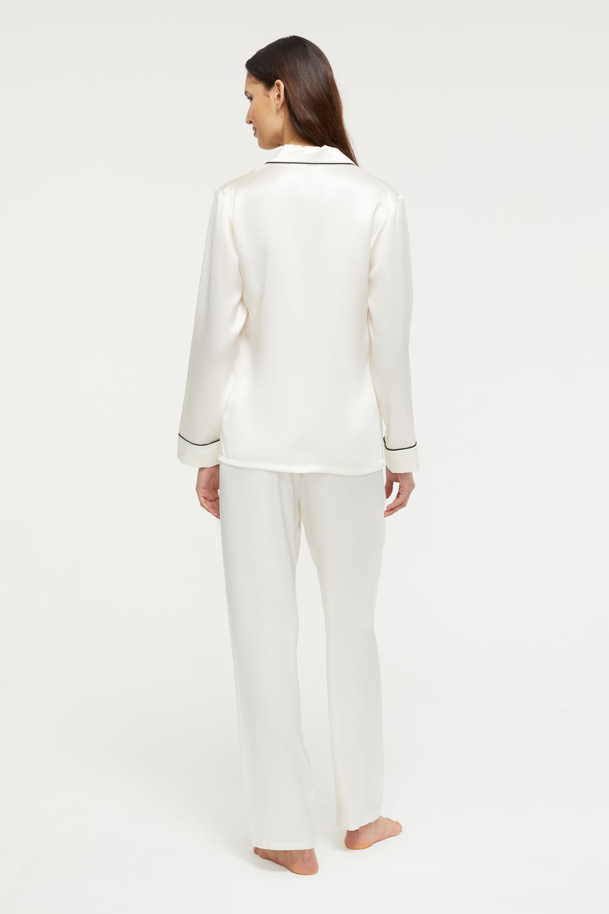 The Fine Finishes Pyjama in Creme is a Ginia Sleepwear signature piece and part of our Silk Basics collection. 